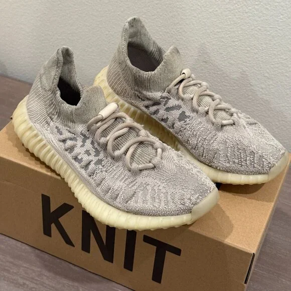 yzy 350v2 cmpct Yeezy sneakers - Picture 2 of 10